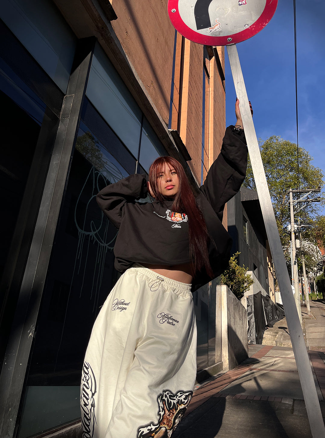Hoodie Oversize “Matter Vita Gratia” | Negro versión 2